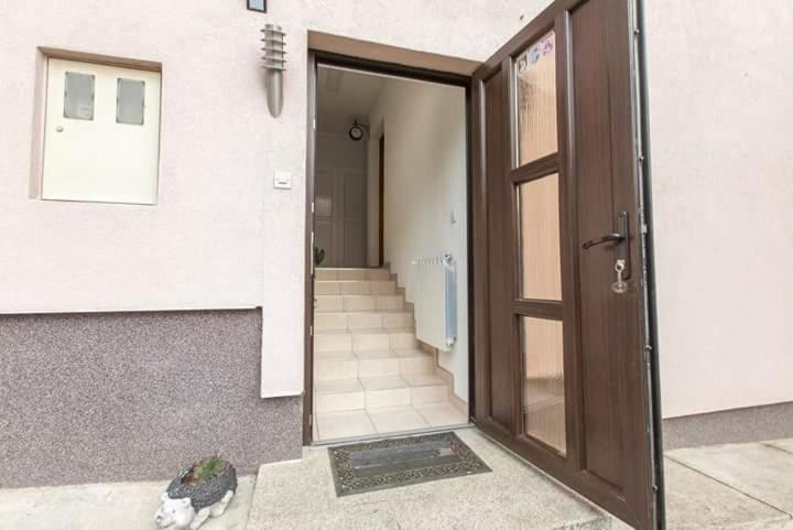 Apartman Sunny Lika Gospic Ngoại thất bức ảnh